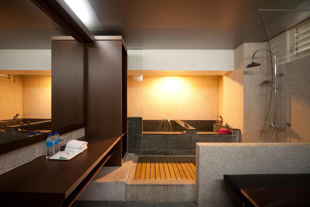 Champagne Hotel Цзяоси Экстерьер фото